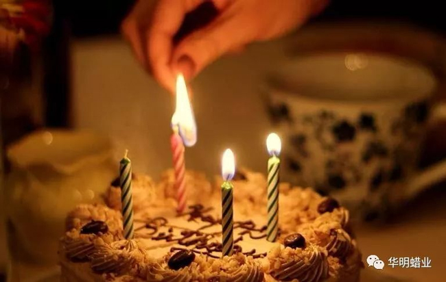 How should the candles on the birthday cake be inserted?cid=9