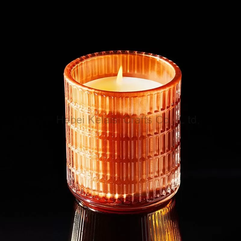 Straight glass candle with vertical pattern