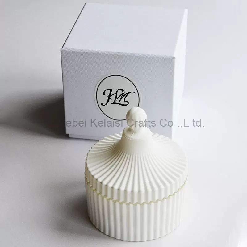 White simple matte straight Tube Yurt ceramic candle